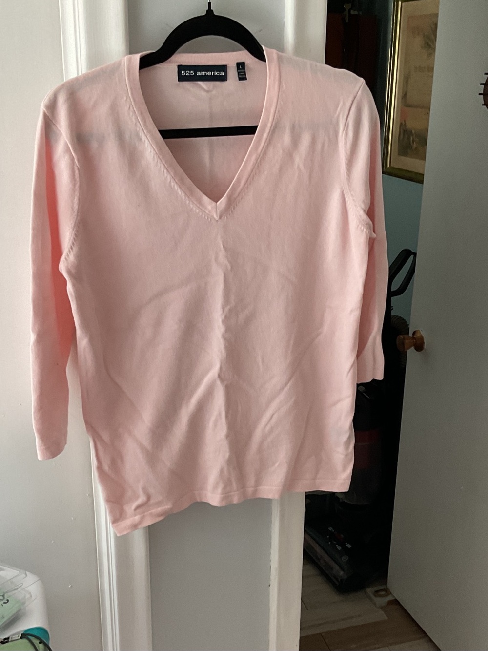 G006. 525 America Pale Pink V-Neck Pullover